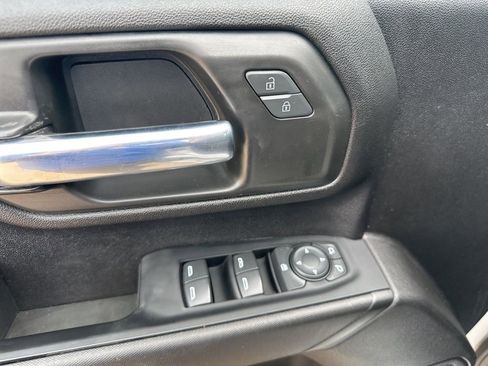 Used 2022 Chevrolet Silverado 2500 Custom w/ Custom Convenience Package AWD/4WD image 17