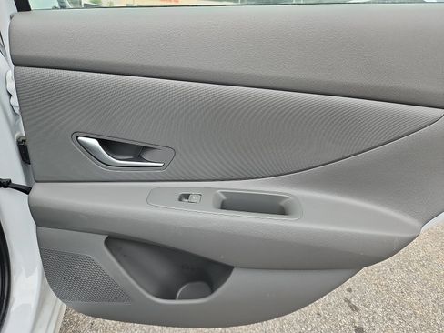 Certified 2024 Hyundai Elantra SEL FWD image 31