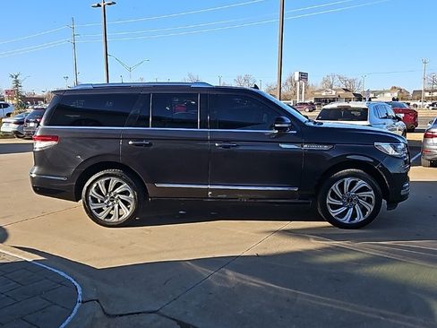 Used 2023 Lincoln Navigator Reserve image 4