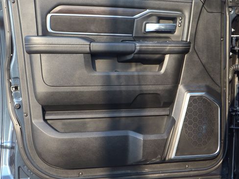 Used 2025 RAM 2500 Laramie AWD/4WD image 11