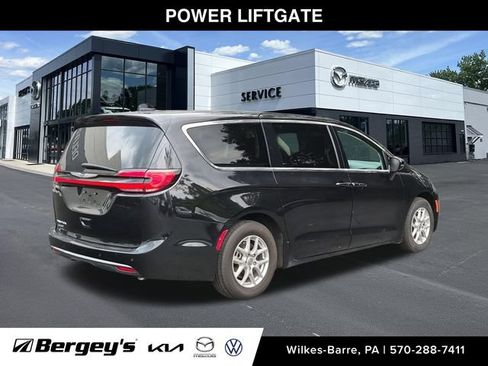 Used 2024 Chrysler Pacifica Touring-L FWD image 8