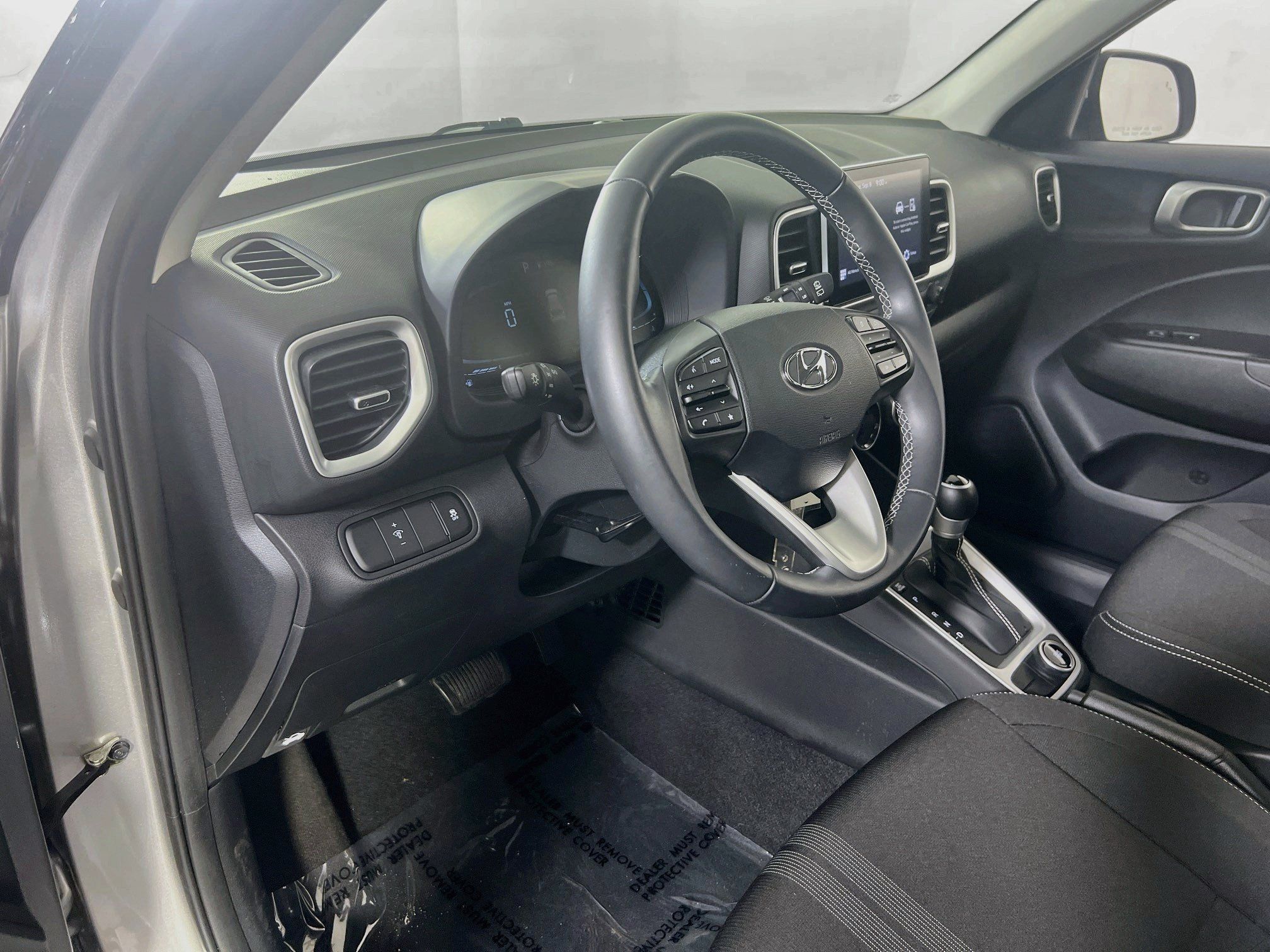 Used 2023 Hyundai Venue SEL w/ Cargo Package FWD image 9