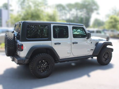 Used 2024 Jeep Wrangler Unlimited Sport AWD/4WD image 12