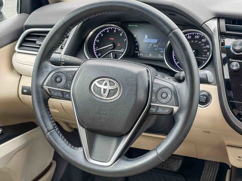 Used 2018 Toyota Camry XLE image 14