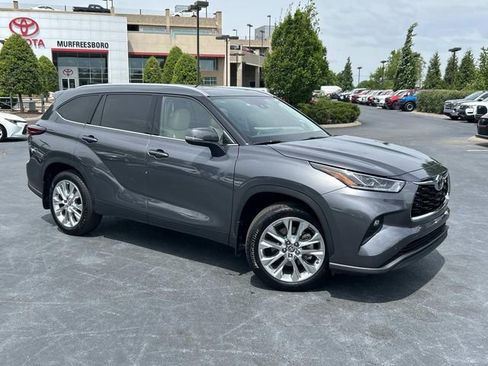 Used 2024 Toyota Highlander Limited AWD/4WD image 2