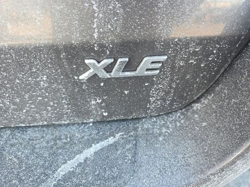 Used 2019 Toyota Sienna XLE image 5