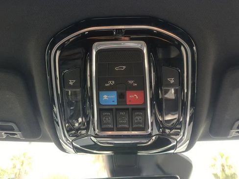 Used 2022 Jeep Grand Cherokee Overland w/ Advanced Protech Group III AWD/4WD image 25