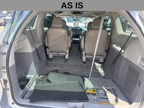 Used 2014 Toyota Sienna L FWD image 16