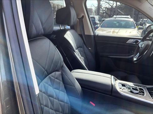Used 2026 BMW X7 xDrive40i image 9
