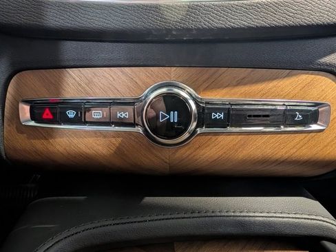 Used 2023 Volvo XC90 B6 Plus w/ Protection Package image 22