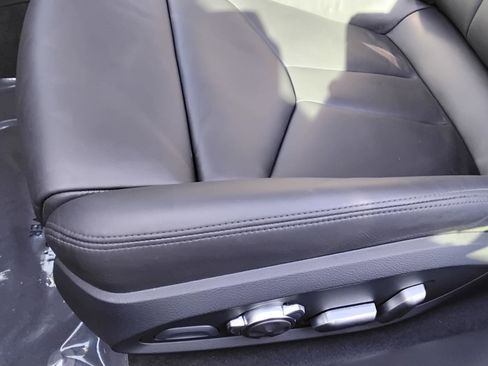 Used 2018 Audi R8 V10 w/ Premium Package image 17