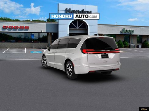New 2026 Chrysler Pacifica Select image 5