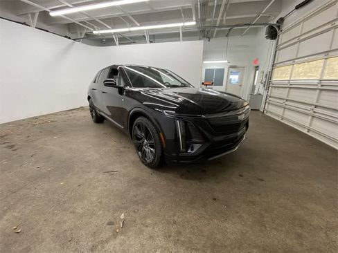 Certified 2025 Cadillac Lyriq Sport image 8