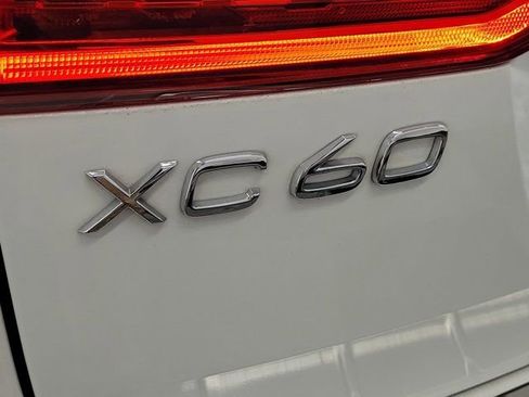 Used 2018 Volvo XC60 T6 Momentum w/ Convenience Package AWD/4WD image 7