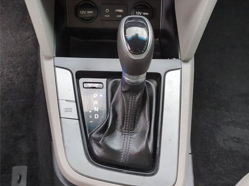 Used 2020 Hyundai Elantra SEL FWD image 25
