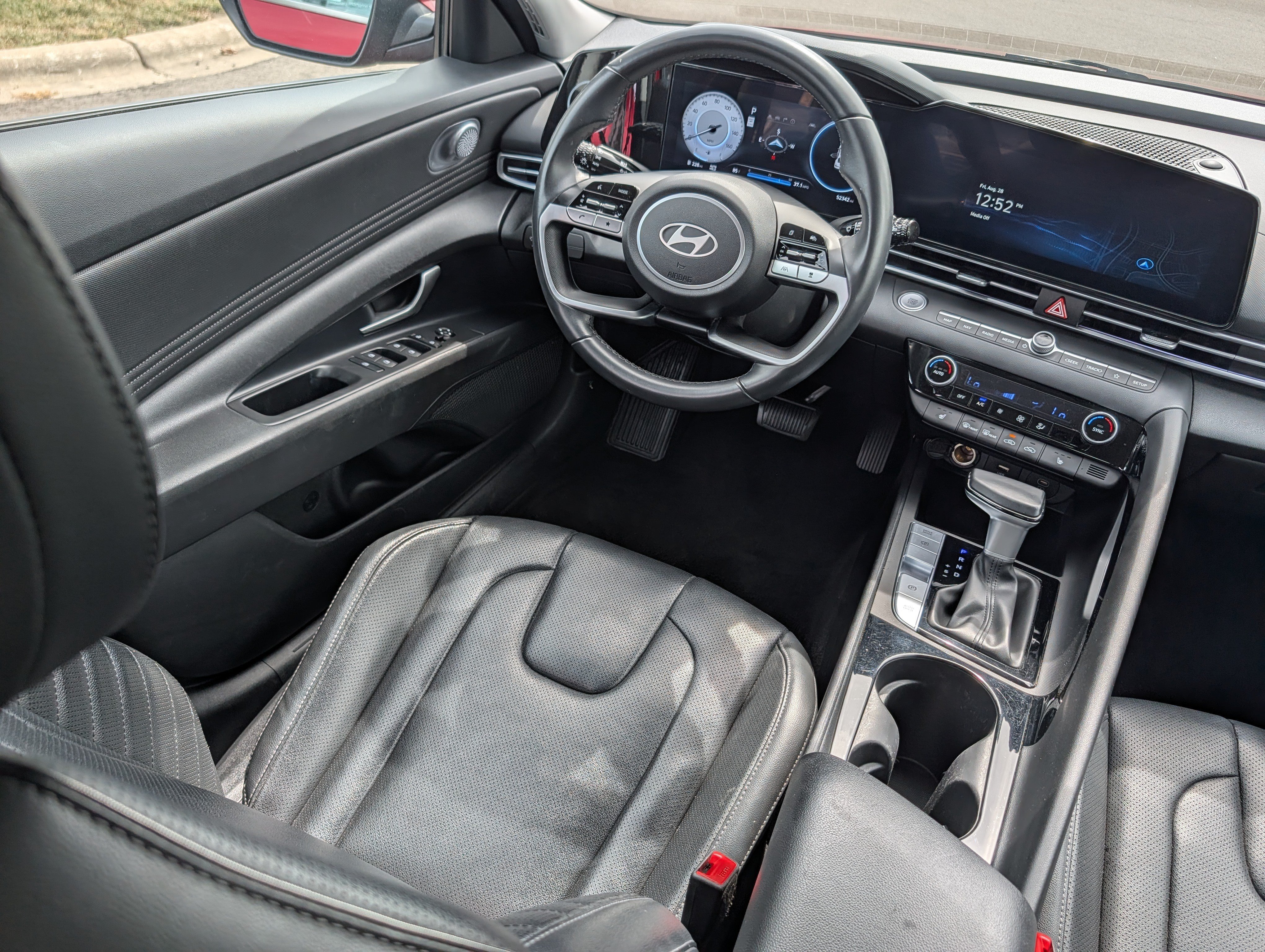 Used 2025 Hyundai Elantra Limited FWD image 9