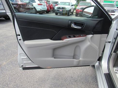 Used 2013 Toyota Camry XLE w/ Leather Pkg FWD image 18