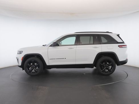 New 2026 Jeep Grand Cherokee Limited w/ Limited Altitude Package image 19