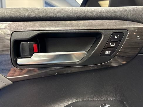 Used 2022 Toyota Highlander Platinum FWD image 29