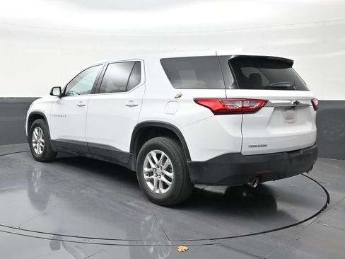 Used 2021 Chevrolet Traverse LS FWD image 3