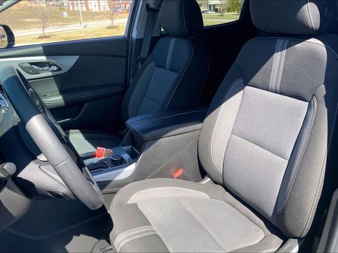 Used 2025 Chevrolet Blazer LT image 9