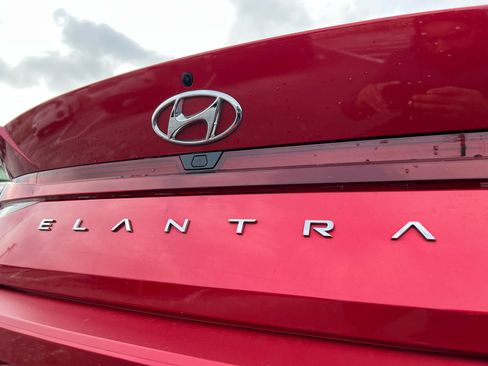 Used 2021 Hyundai Elantra SEL image 23