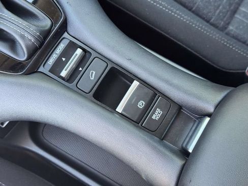 Certified 2023 Honda HR-V LX image 28