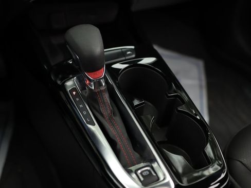 Used 2025 Chevrolet Trax RS w/ Sunroof Package FWD image 19