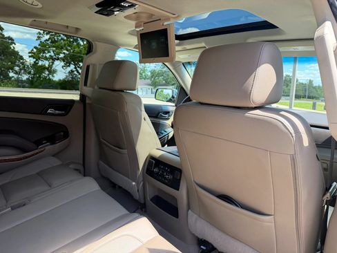 Used 2020 Chevrolet Suburban Premier AWD/4WD image 51