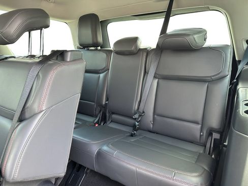 Used 2025 Ford Expedition Active AWD/4WD image 12