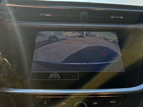 Used 2020 Buick Encore GX Essence FWD image 38