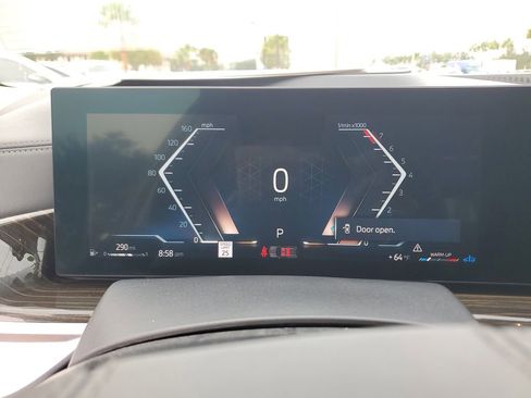 Used 2024 BMW X7 xDrive40i image 27