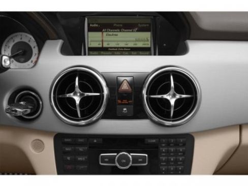 Used 2015 Mercedes-Benz GLK 350 4MATIC image 9