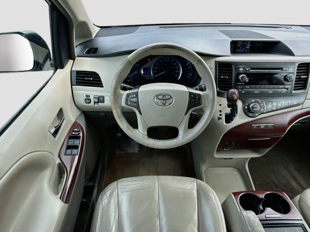 Used 2013 Toyota Sienna XLE FWD image 29