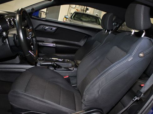 Used 2016 Ford Mustang Coupe image 21