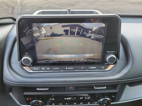 Used 2024 Nissan Rogue SV w/ SV Premium Package image 30