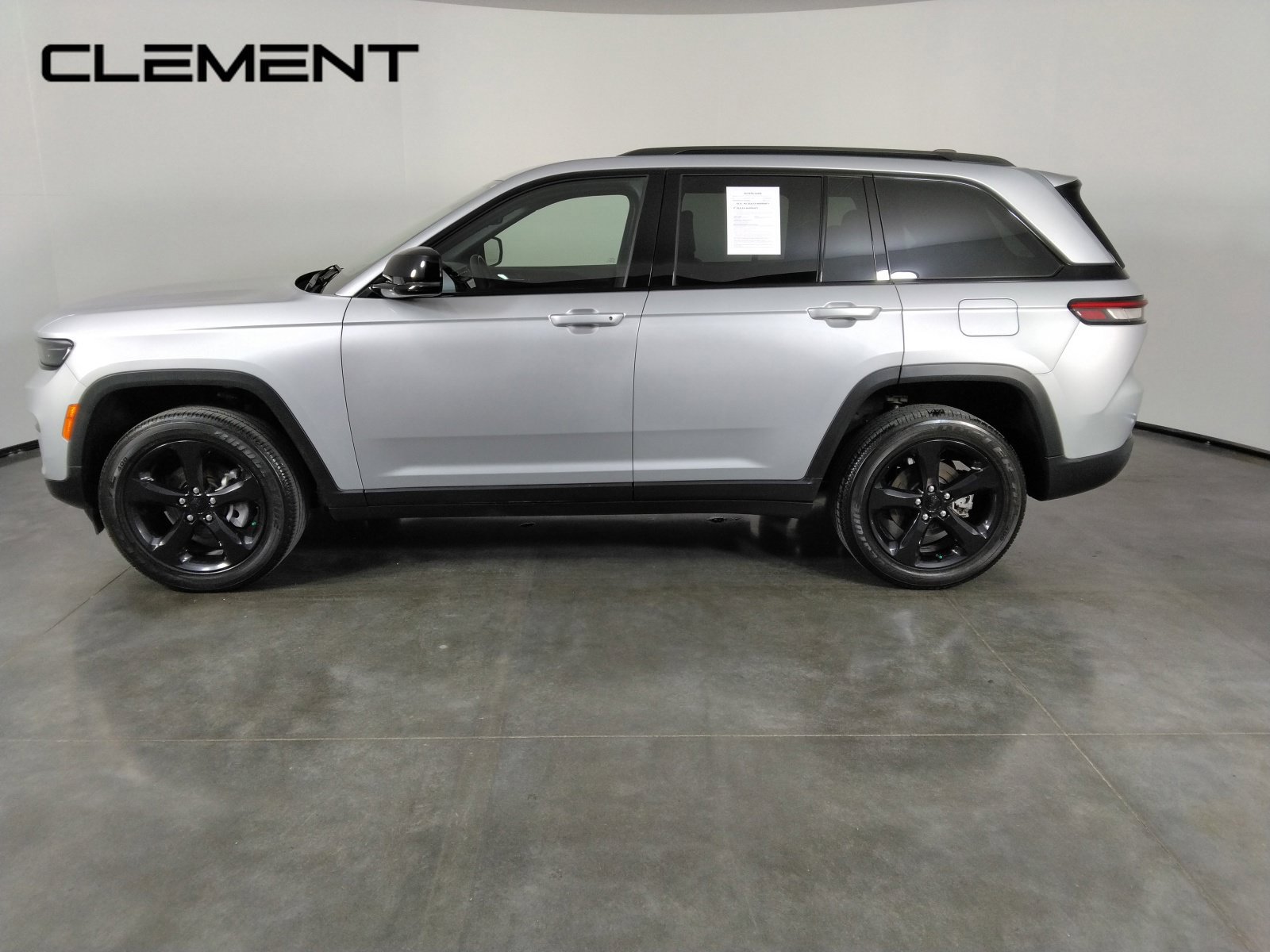 Used 2023 Jeep Grand Cherokee Altitude AWD/4WD image 8