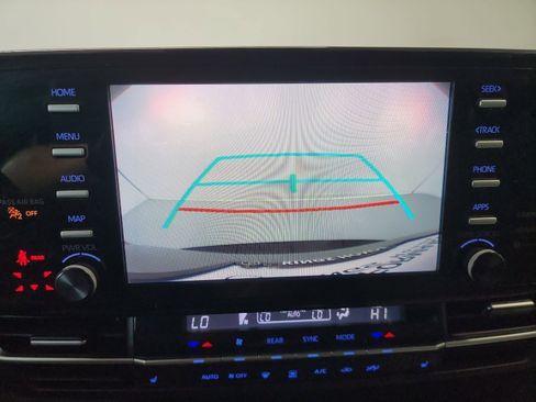 Used 2021 Toyota Sienna XLE FWD image 23