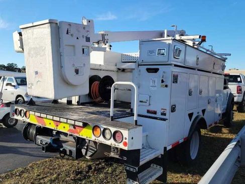 Used 2019 Ford F550 XL image 2