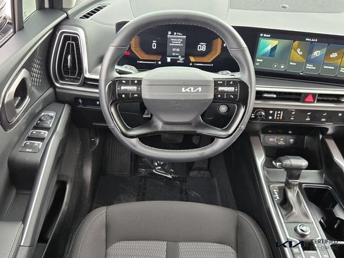 Certified 2026 Kia Sorento LX FWD image 13