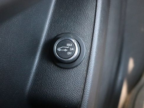 Used 2020 Chevrolet Traverse LT FWD image 28