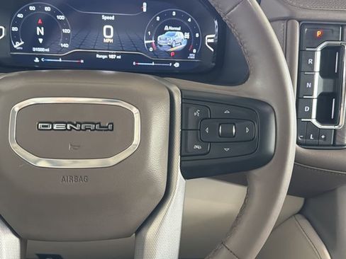 Used 2023 GMC Yukon Denali AWD/4WD image 16