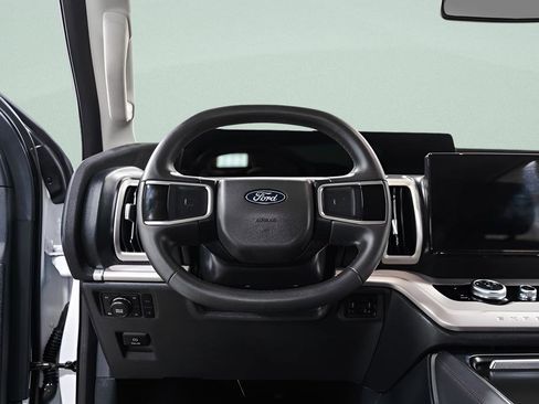 Used 2025 Ford Expedition Max Active AWD/4WD image 10