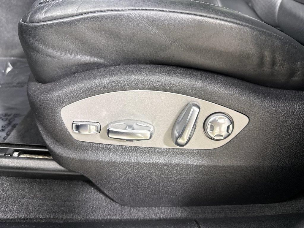 Certified 2024 Porsche Macan w/ Premium Plus Package AWD/4WD image 39