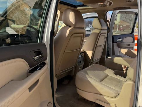 Used 2011 GMC Yukon XL Denali image 16