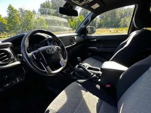 Used 2021 Toyota Tacoma TRD Off-Road AWD/4WD image 12