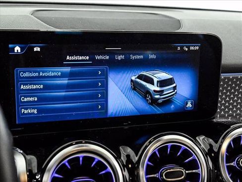 Used 2025 Mercedes-Benz GLB 250 image 15