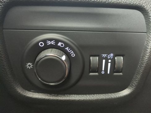 Used 2025 Jeep Grand Cherokee Laredo w/ Luxury Tech Group I AWD/4WD image 29