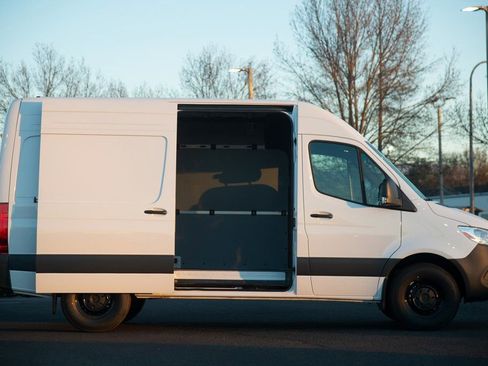 Used 2025 Mercedes-Benz Sprinter 2500 image 7