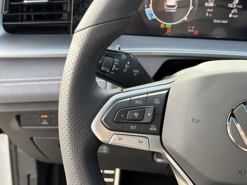 New 2026 Volkswagen Tiguan SE R-Line FWD image 27